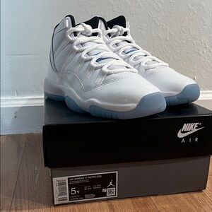 Air Jordan 11 Retro GS size 5Y Legend Blue/Columbia 2024
